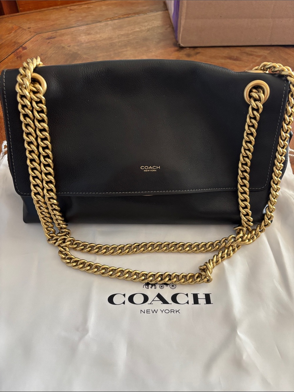 Chelsea Shoulder Bag 30
With Chain